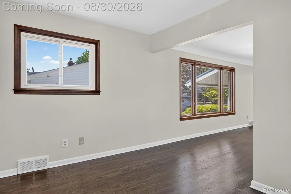 2565 Norwood Road Trenton City, MI 48183
