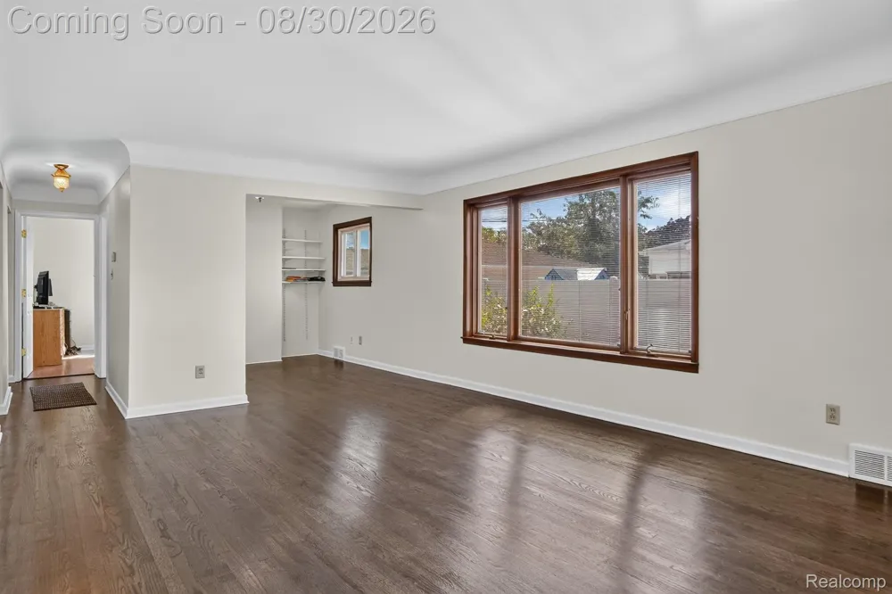 2565 Norwood Road Trenton City, MI 48183