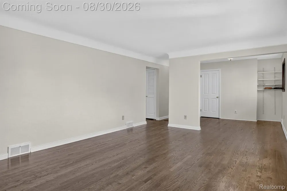 2565 Norwood Road Trenton City, MI 48183