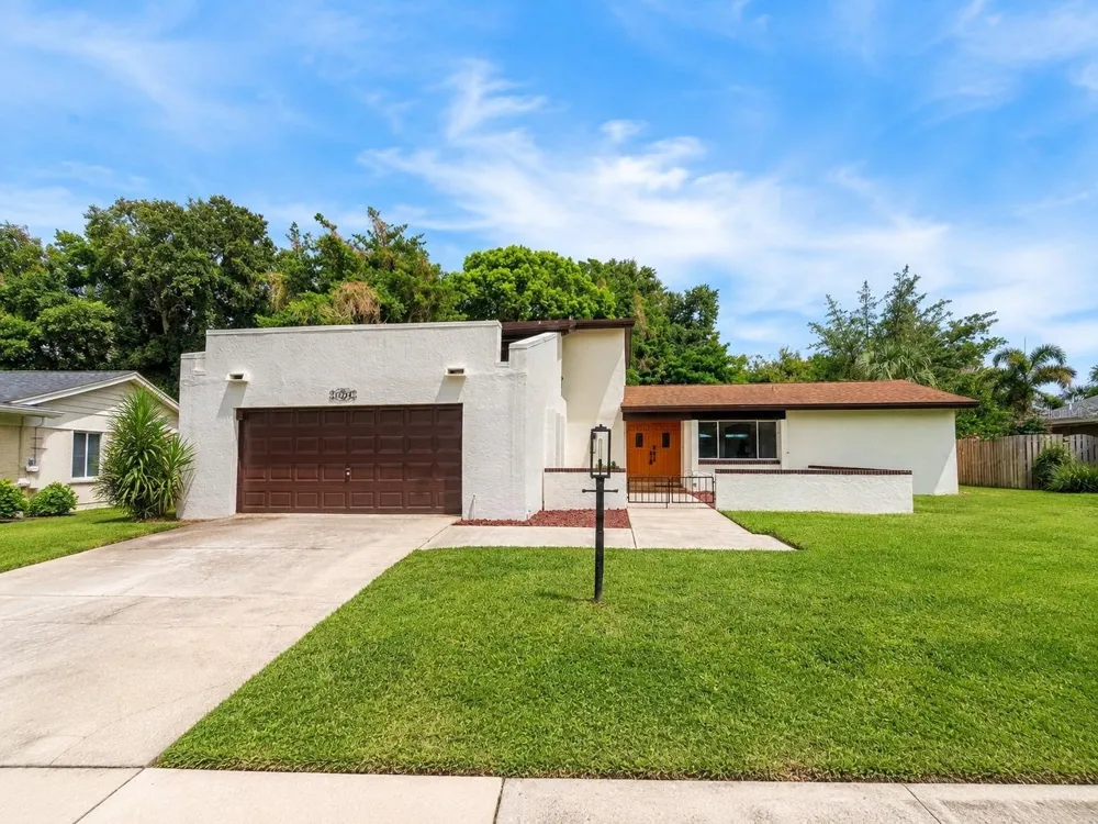11735 LIPSEY ROAD Tampa, FL 33618