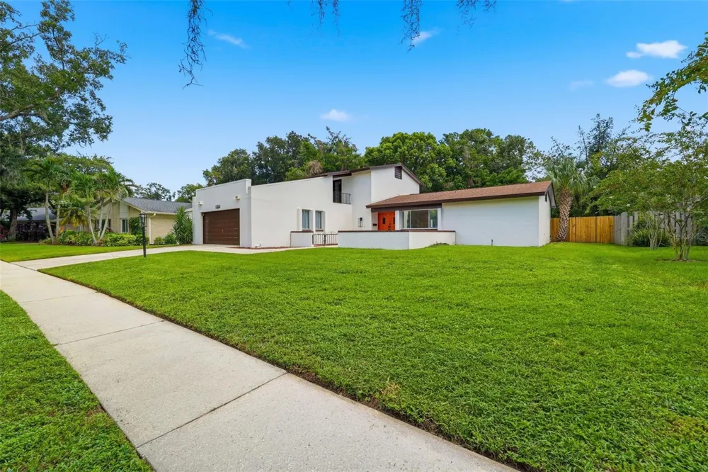11735 LIPSEY ROAD Tampa, FL 33618