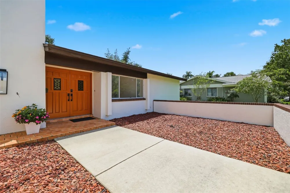 11735 LIPSEY ROAD Tampa, FL 33618