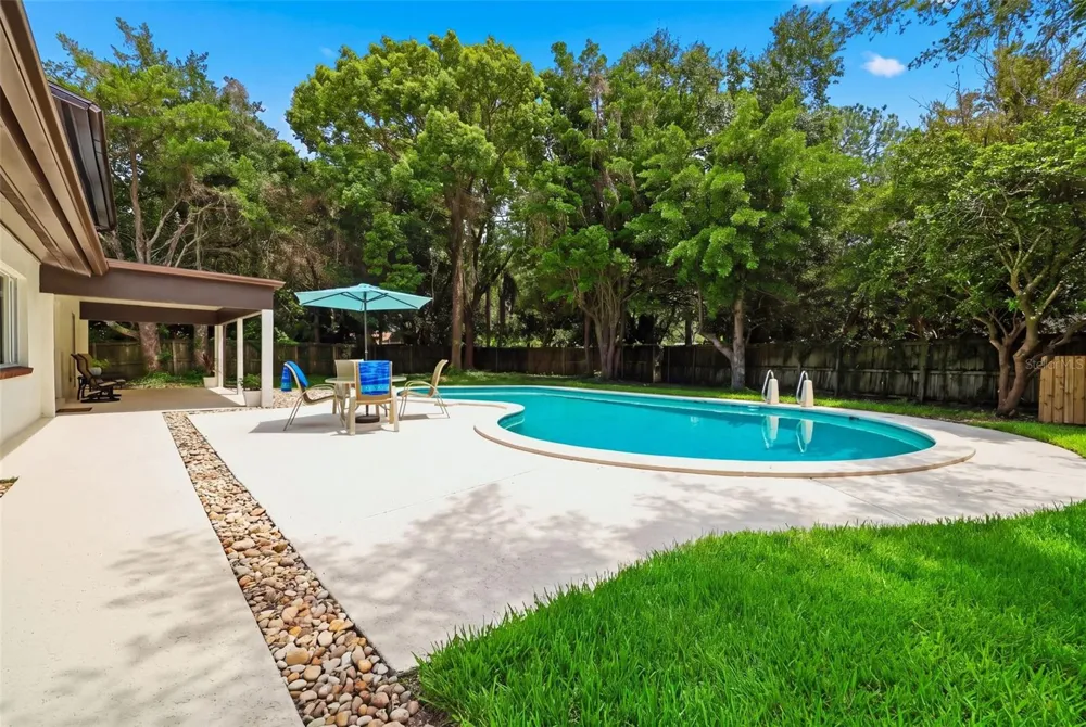 11735 LIPSEY ROAD Tampa, FL 33618