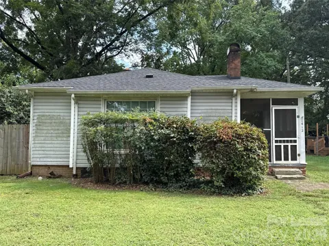 1412 Claridge Lane