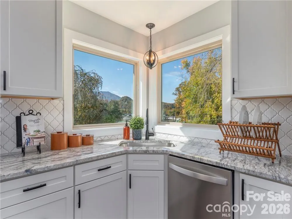 26 Grimball Drive Waynesville, NC 28786