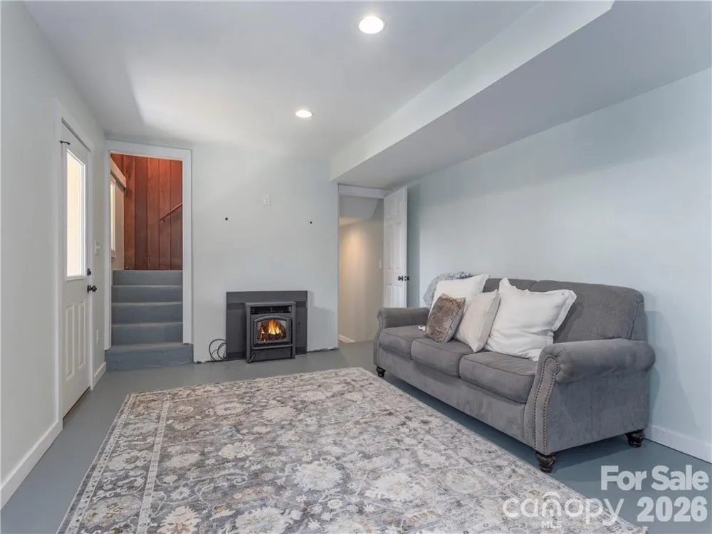 26 Grimball Drive Waynesville, NC 28786
