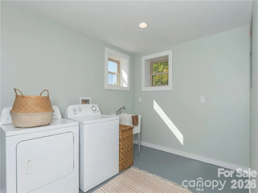 26 Grimball Drive Waynesville, NC 28786