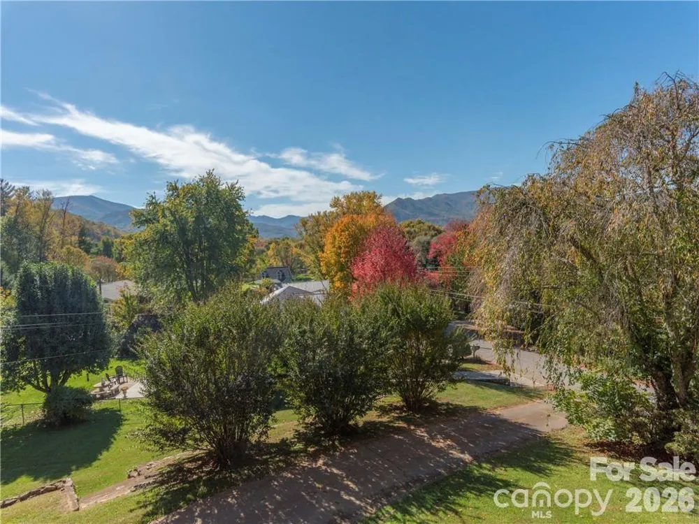 26 Grimball Drive Waynesville, NC 28786