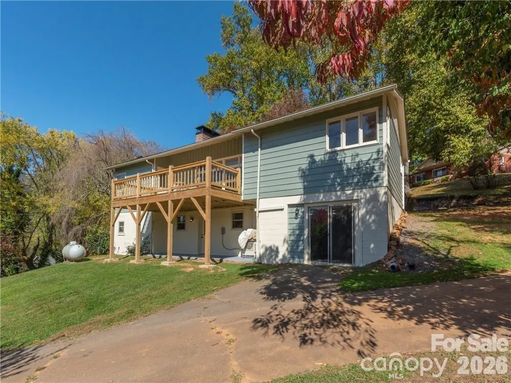 26 Grimball Drive Waynesville, NC 28786