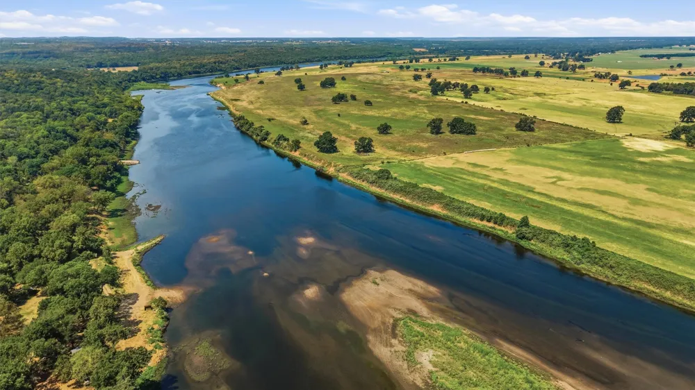 658 River Oaks Lane Denison, TX 75021