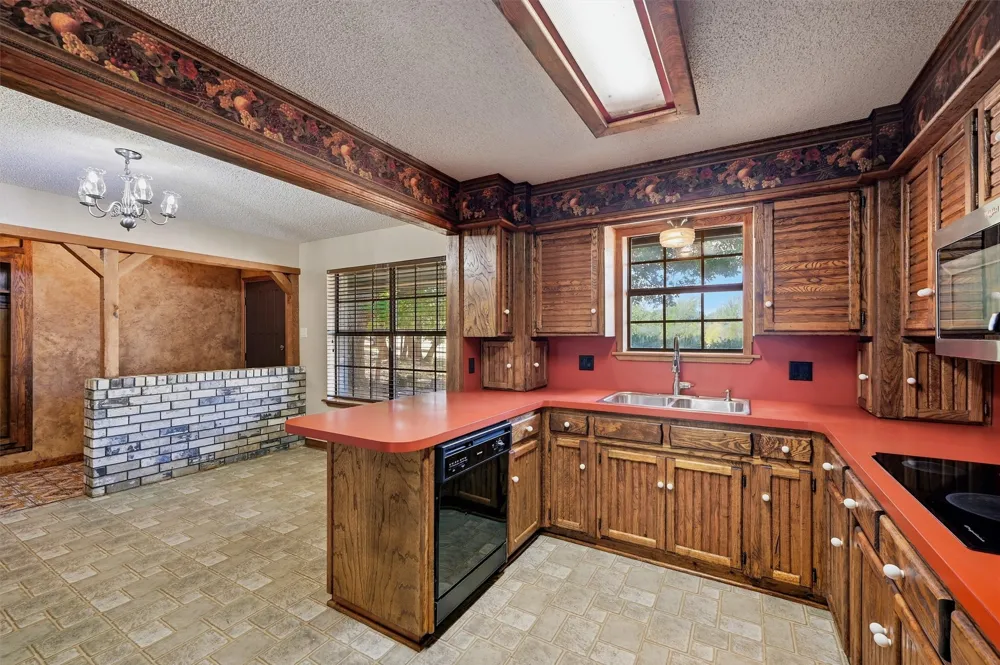 658 River Oaks Lane Denison, TX 75021