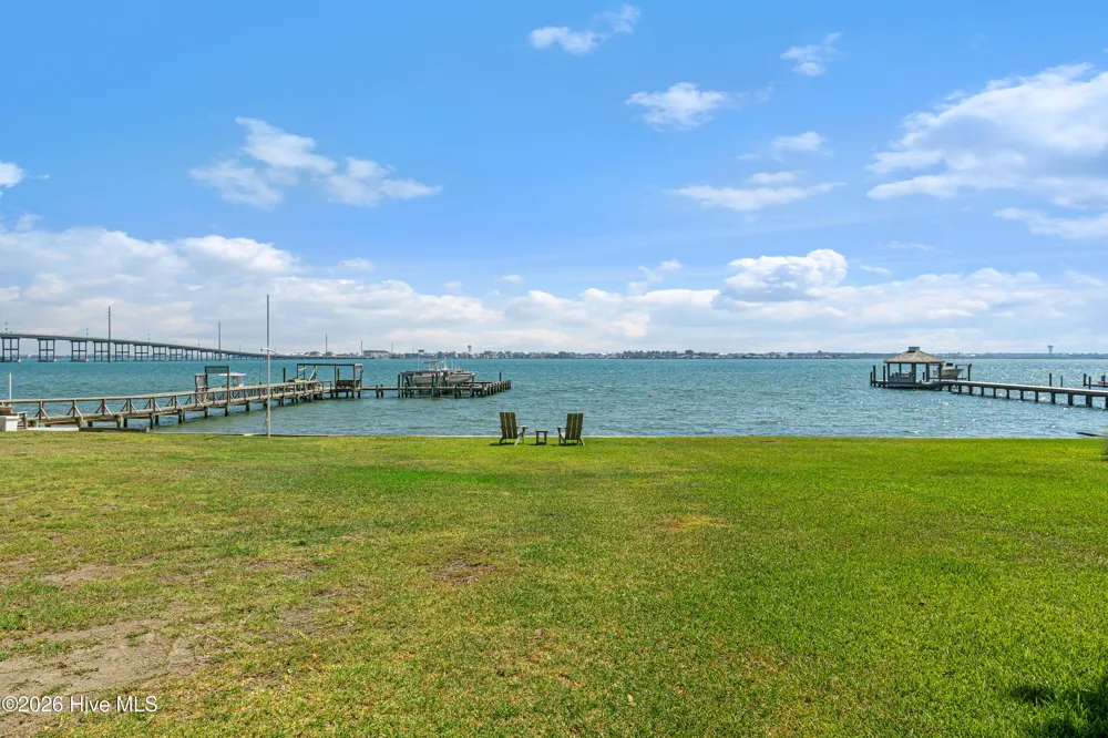 100 S 27th Street Morehead City, NC 28557