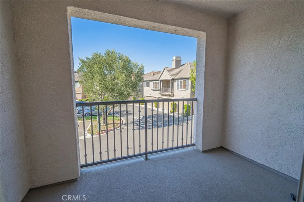 19380 Laroda Saugus, CA 91350