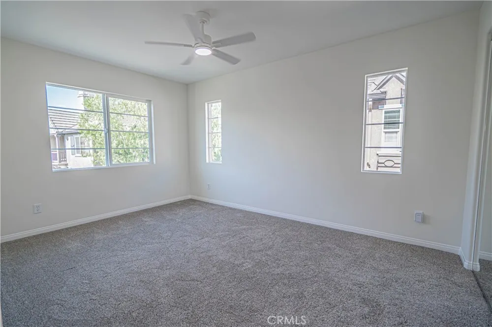 19380 Laroda Saugus, CA 91350