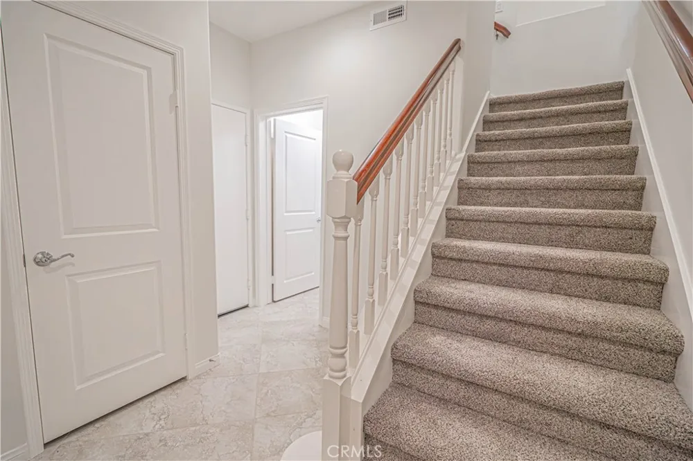 19380 Laroda Saugus, CA 91350