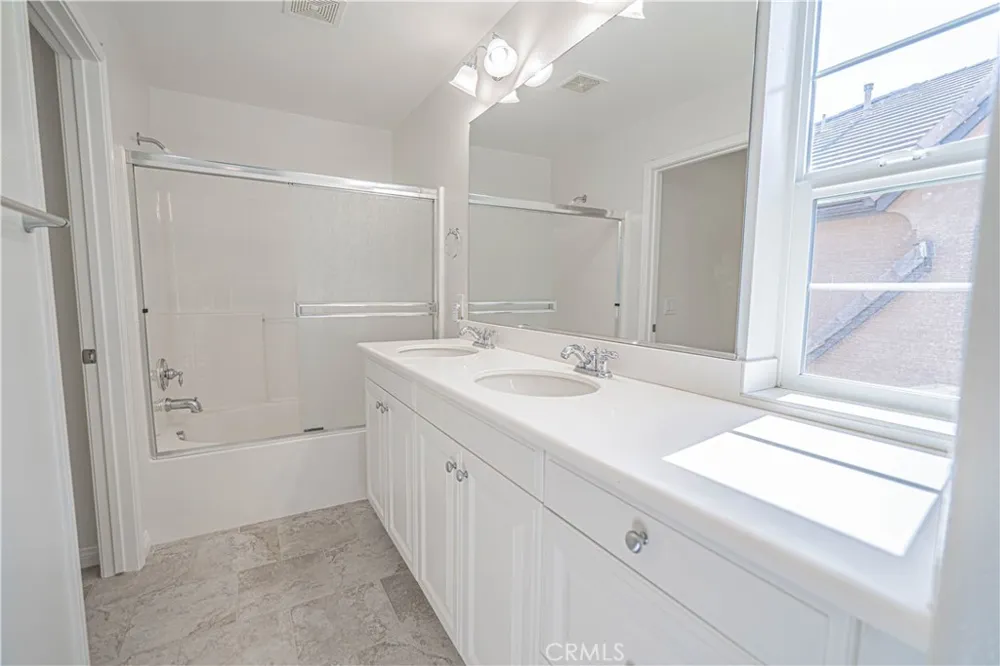 19380 Laroda Saugus, CA 91350