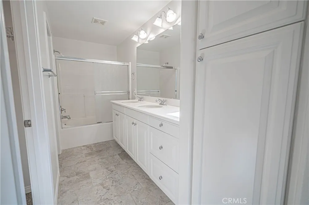 19380 Laroda Saugus, CA 91350