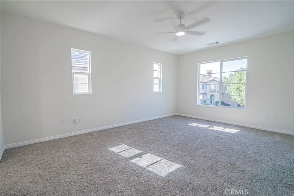 19380 Laroda Saugus, CA 91350