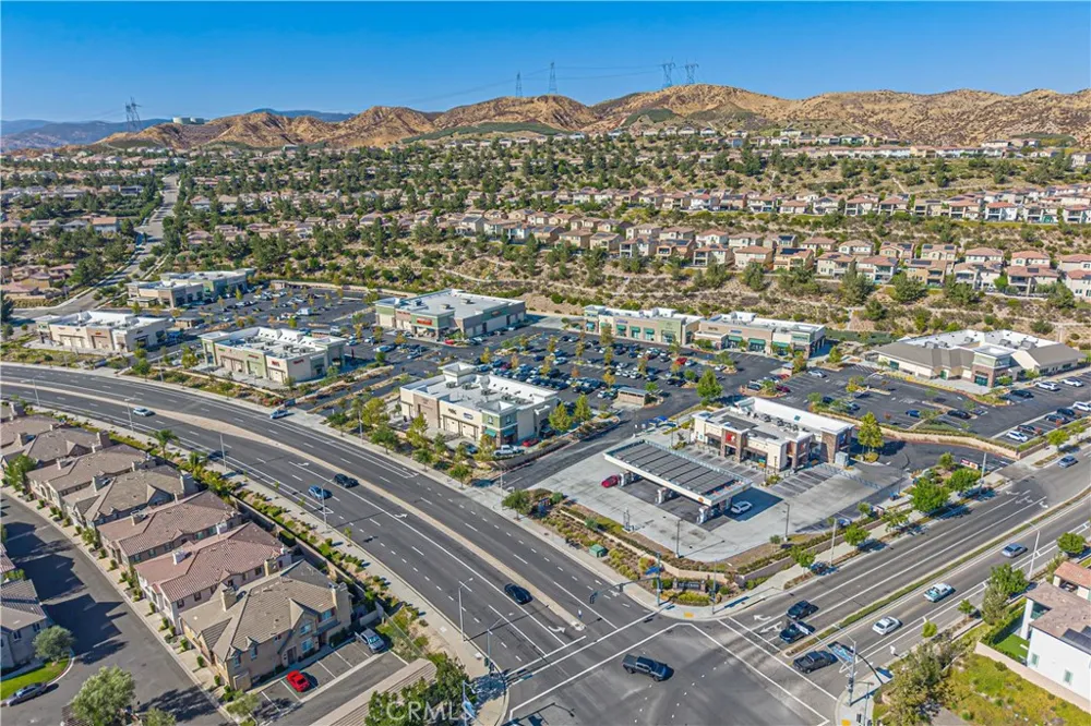 19380 Laroda Saugus, CA 91350