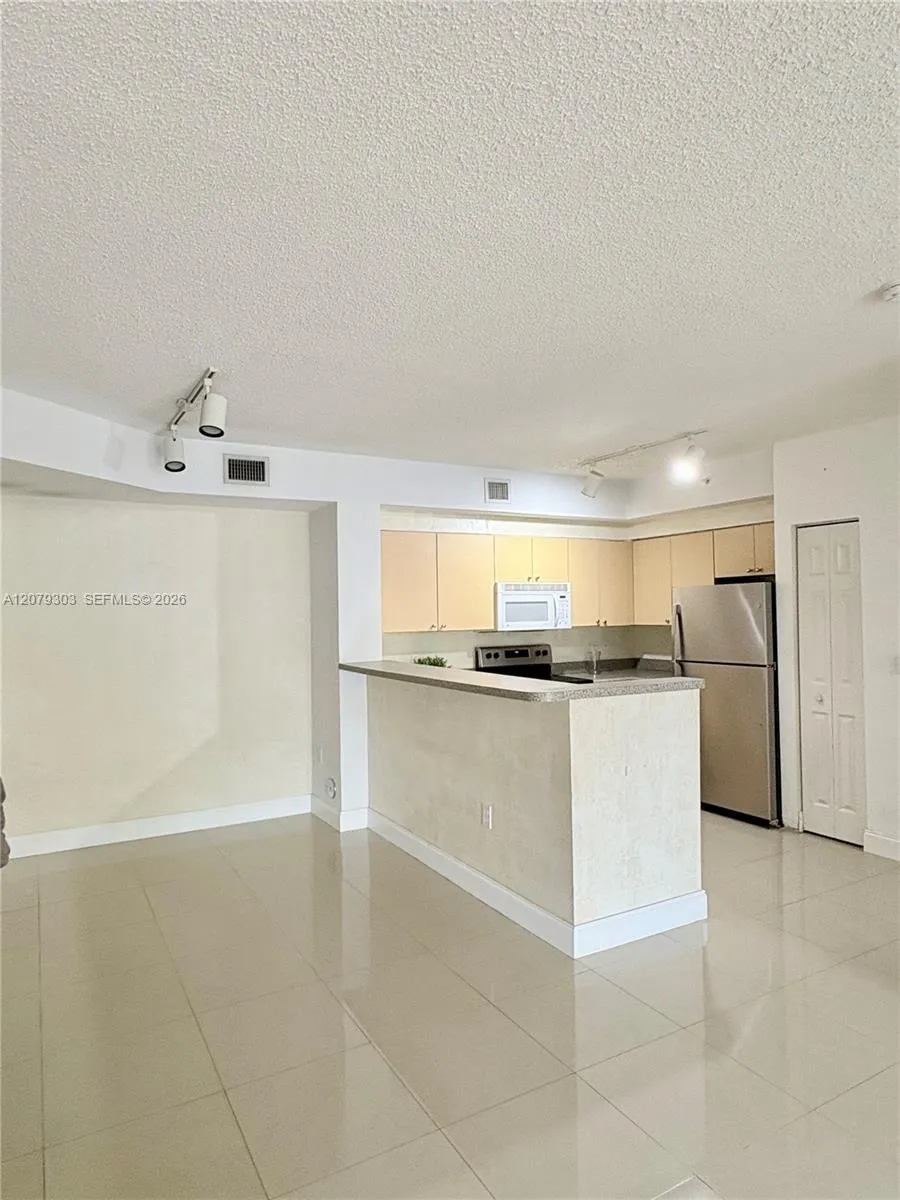 8030 Nob Hill Rd #105 Tamarac, FL 33321