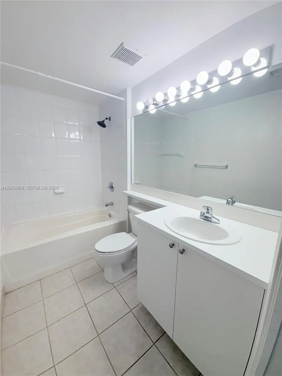 8030 Nob Hill Rd #105 Tamarac, FL 33321