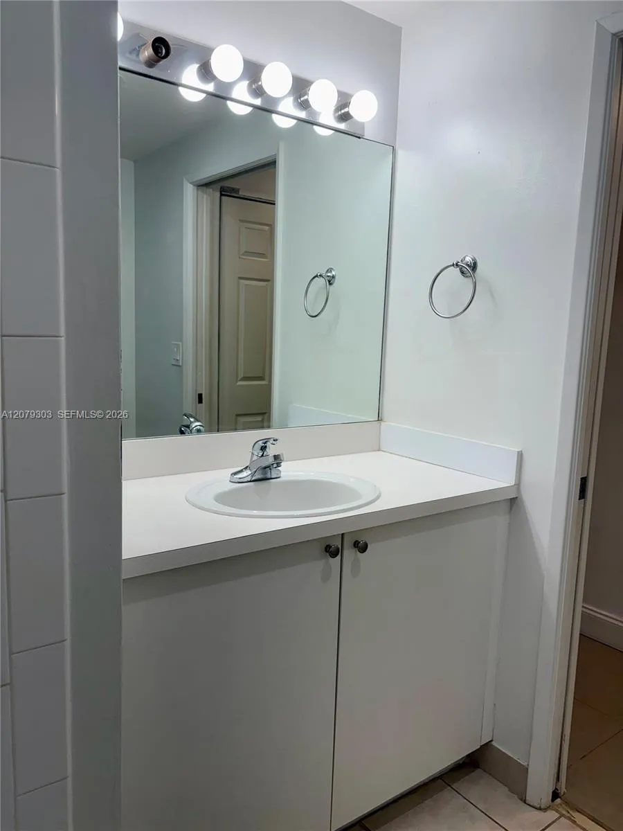 8030 Nob Hill Rd #105 Tamarac, FL 33321