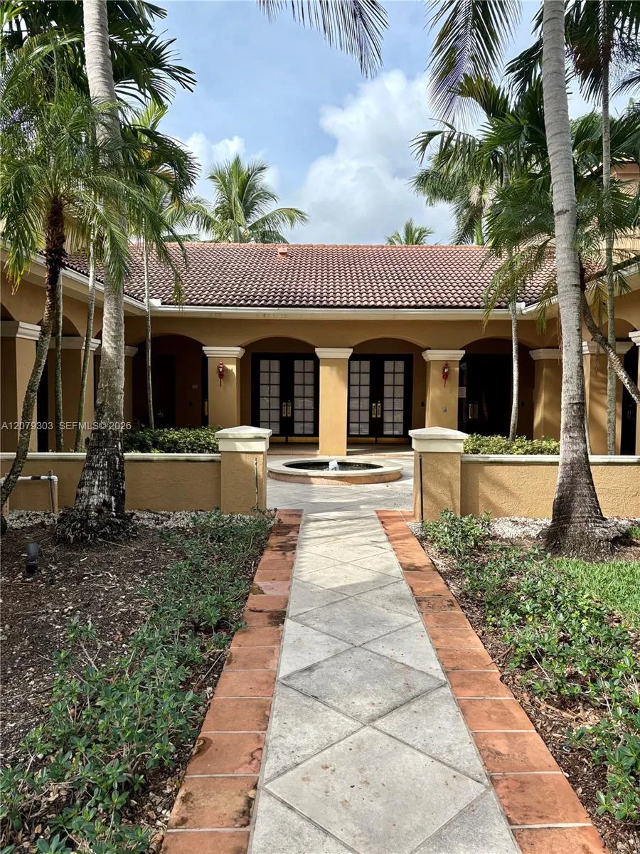 8030 Nob Hill Rd #105 Tamarac, FL 33321