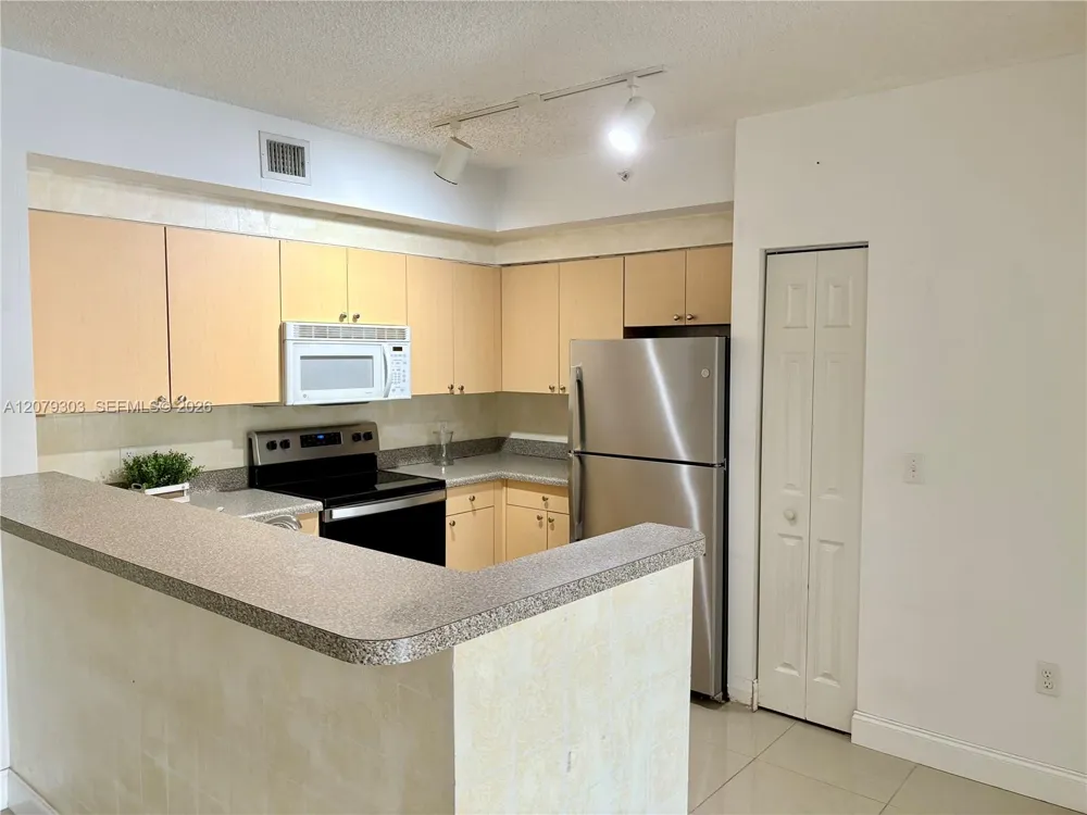 8030 Nob Hill Rd #105 Tamarac, FL 33321