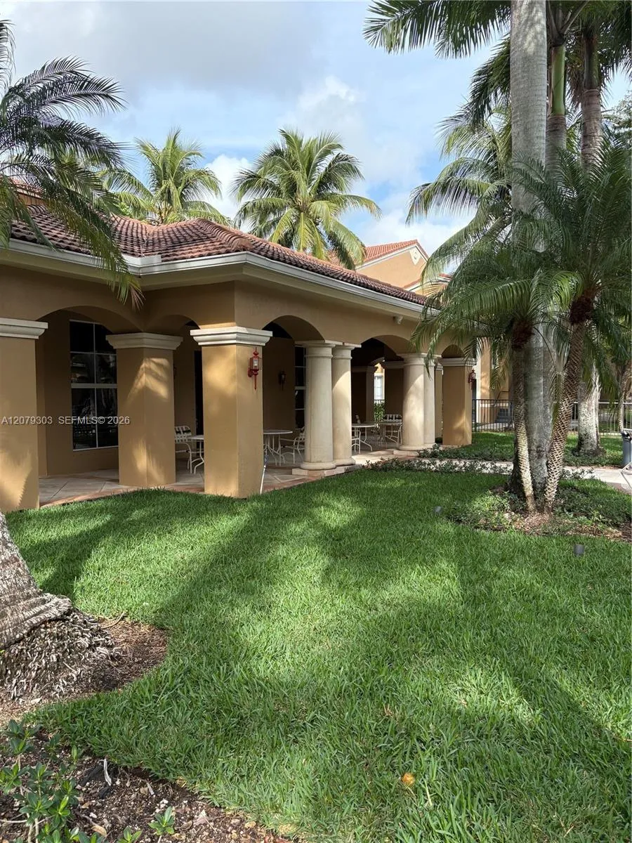 8030 Nob Hill Rd #105 Tamarac, FL 33321