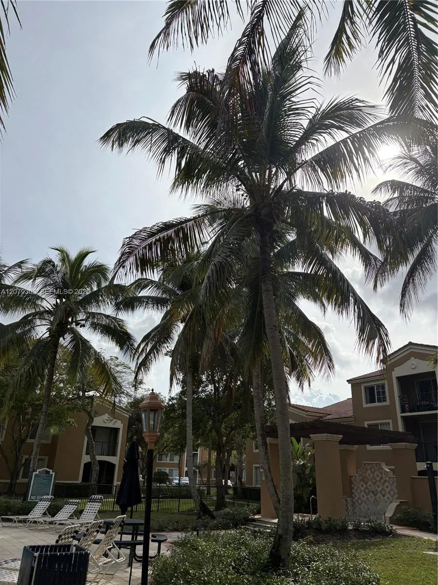 8030 Nob Hill Rd #105 Tamarac, FL 33321
