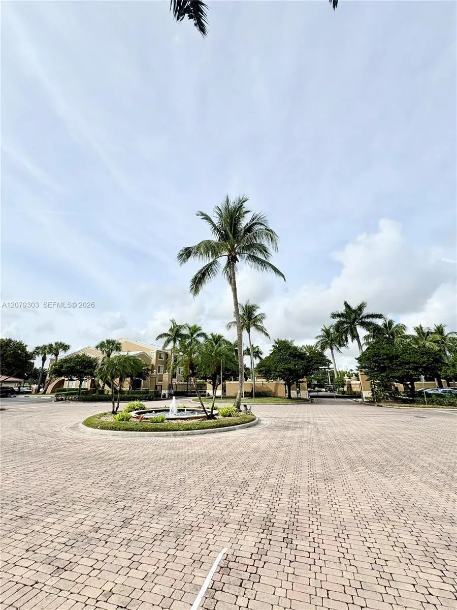 8030 Nob Hill Rd #105 Tamarac, FL 33321