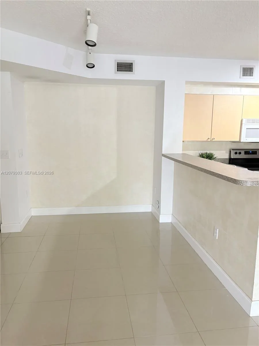 8030 Nob Hill Rd #105 Tamarac, FL 33321