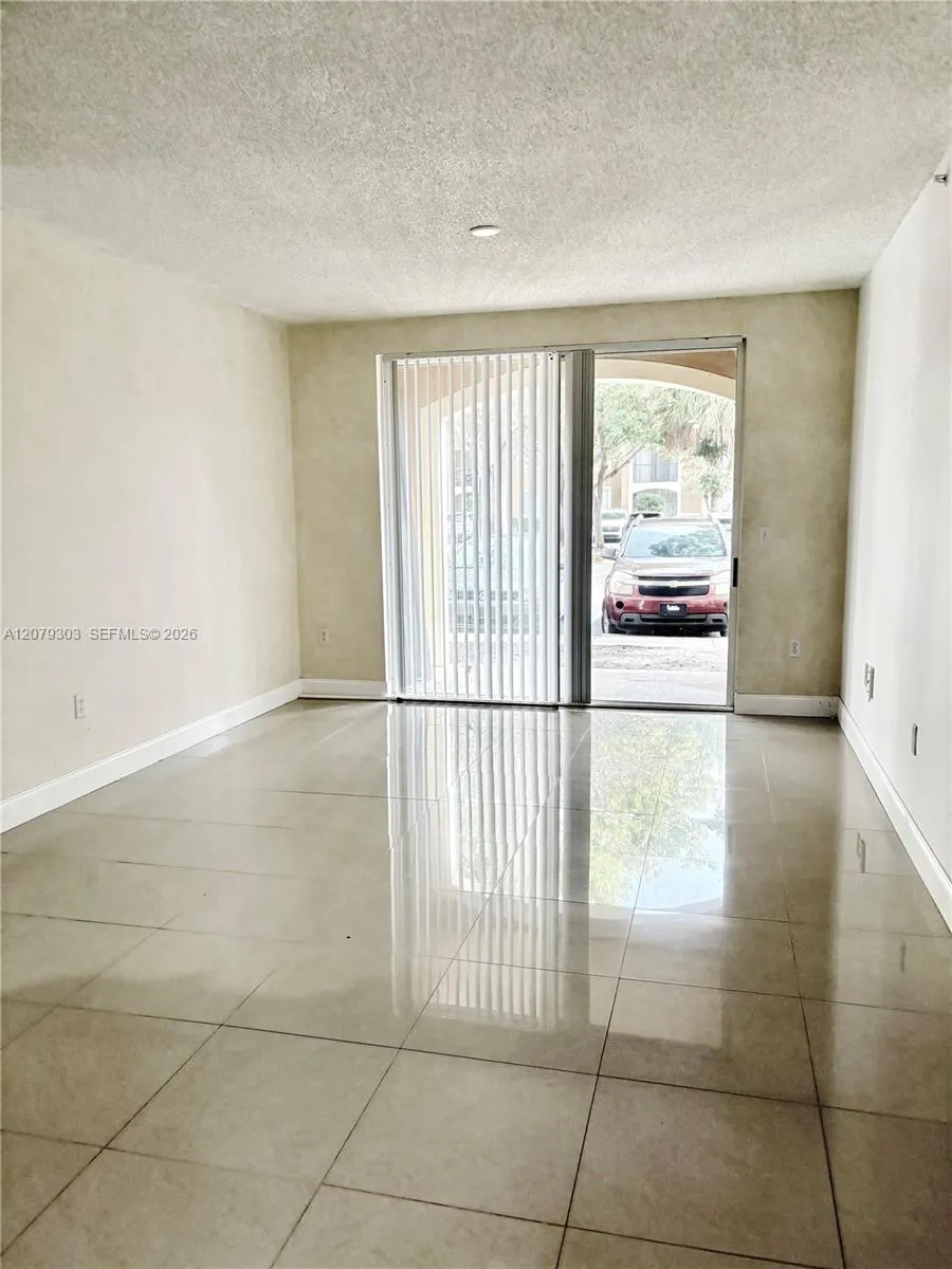 8030 Nob Hill Rd #105 Tamarac, FL 33321
