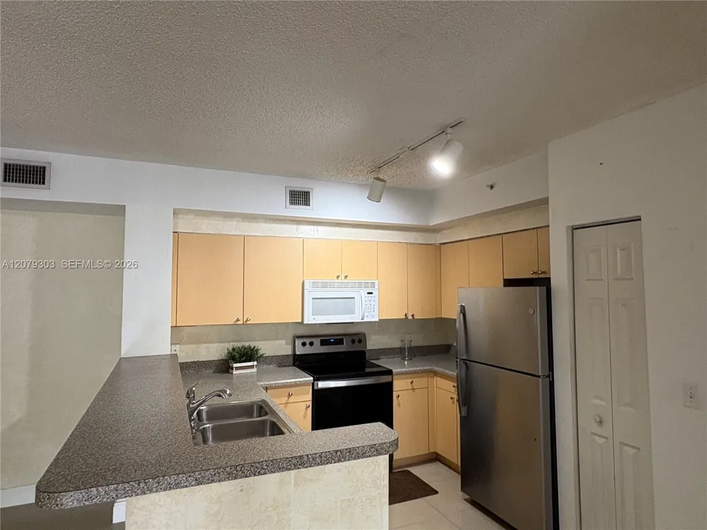 8030 Nob Hill Rd #105 Tamarac, FL 33321