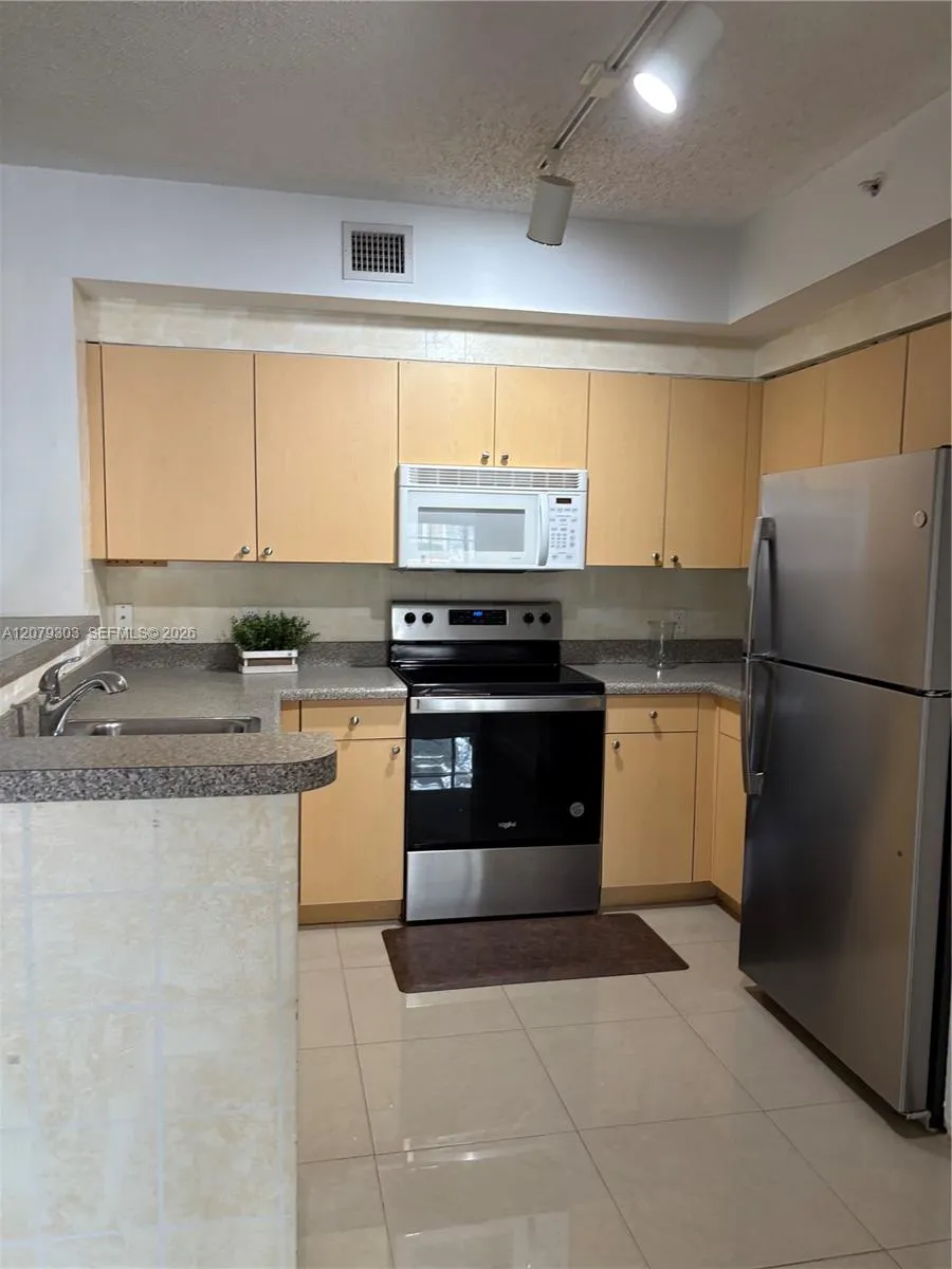 8030 Nob Hill Rd #105 Tamarac, FL 33321