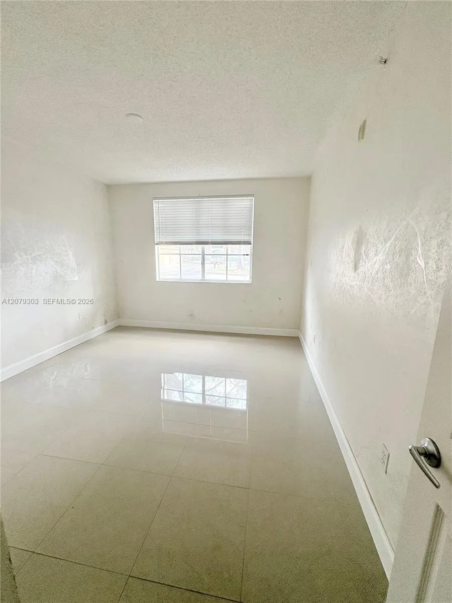 8030 Nob Hill Rd #105 Tamarac, FL 33321