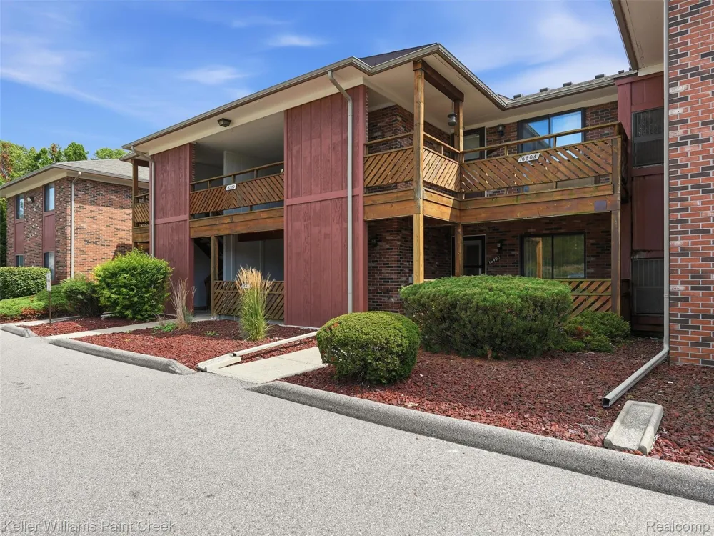 16490 Clarkson Drive #55 Fraser City, MI 48026