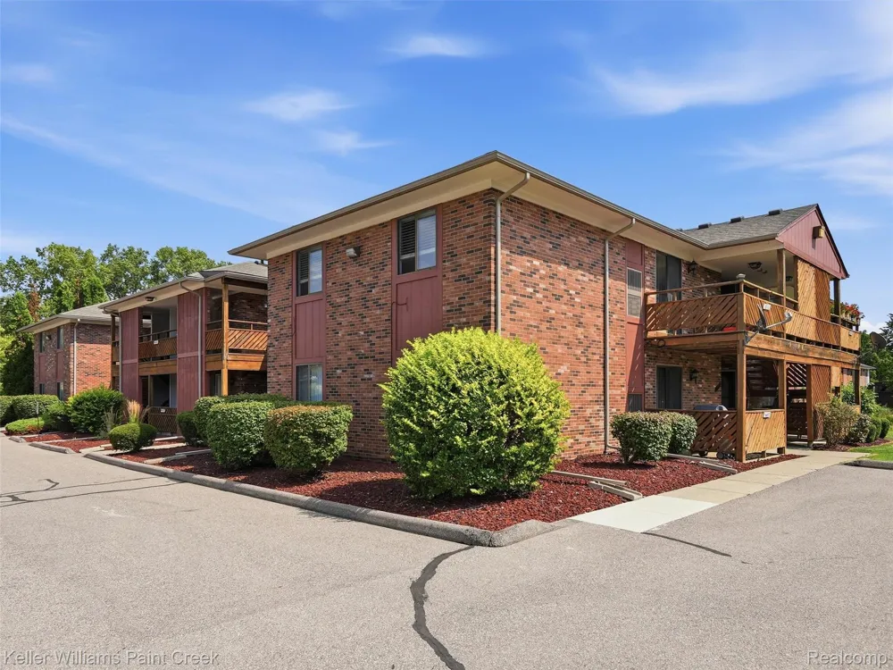 16490 Clarkson Drive #55 Fraser City, MI 48026