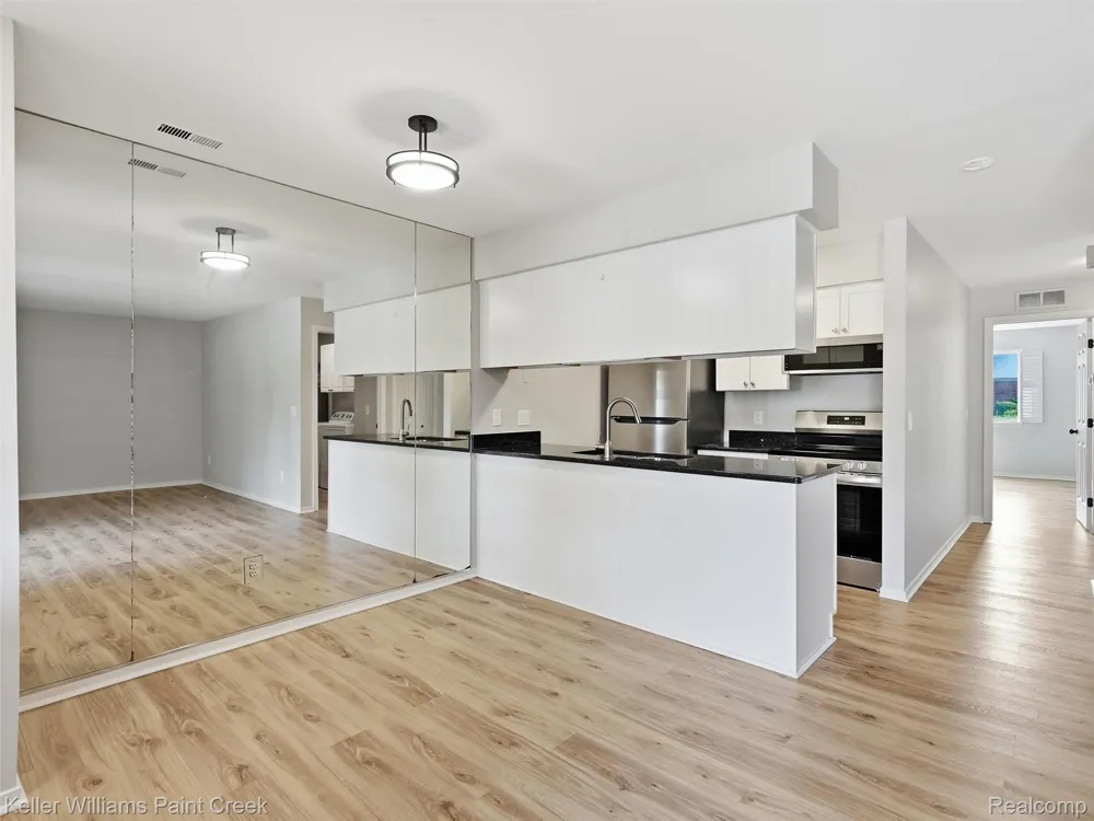 16490 Clarkson Drive #55 Fraser City, MI 48026