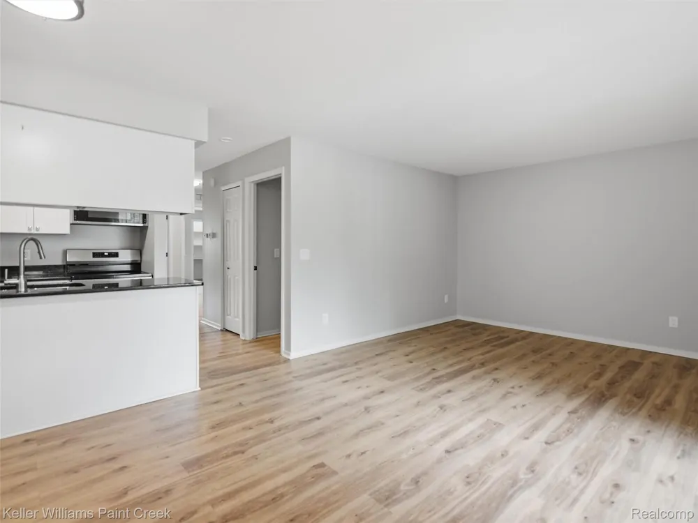 16490 Clarkson Drive #55 Fraser City, MI 48026