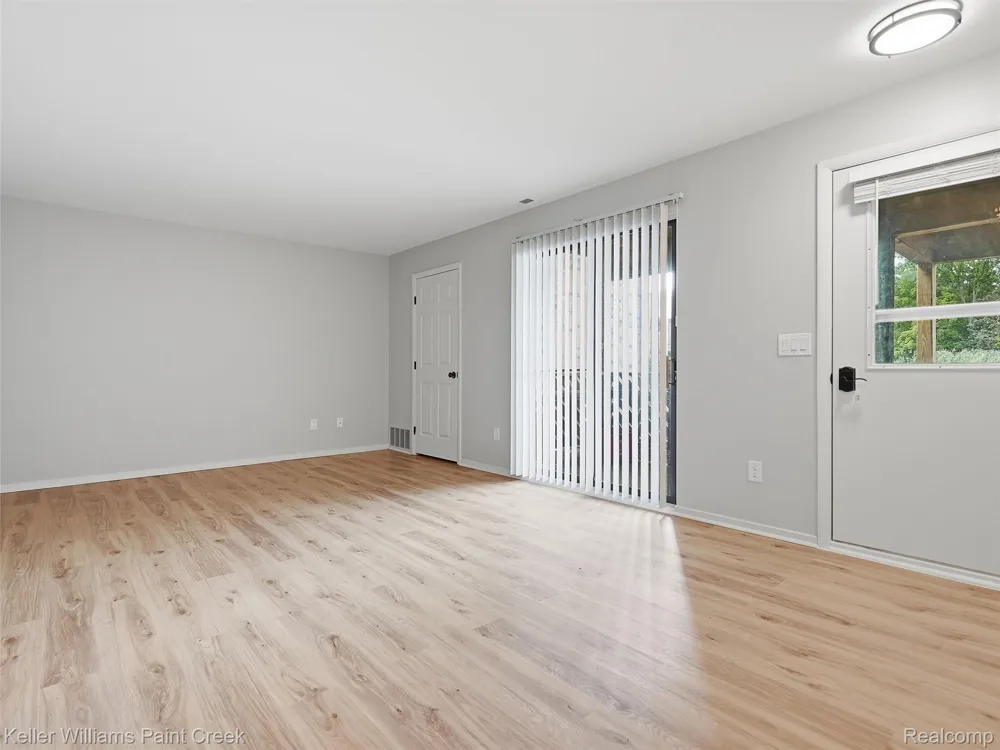 16490 Clarkson Drive #55 Fraser City, MI 48026