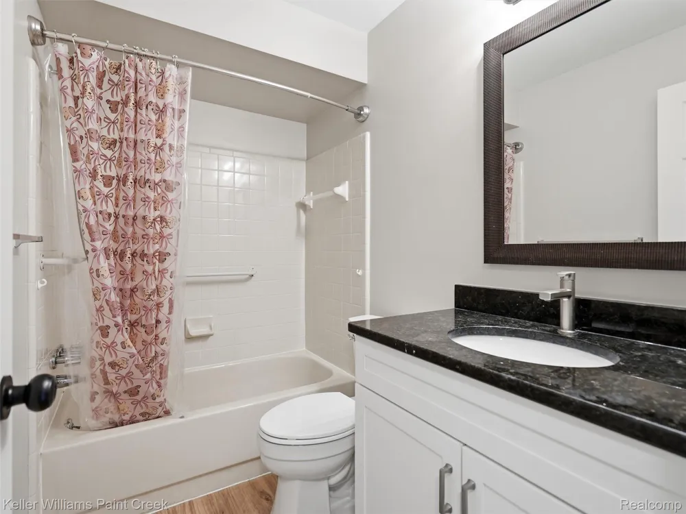 16490 Clarkson Drive #55 Fraser City, MI 48026