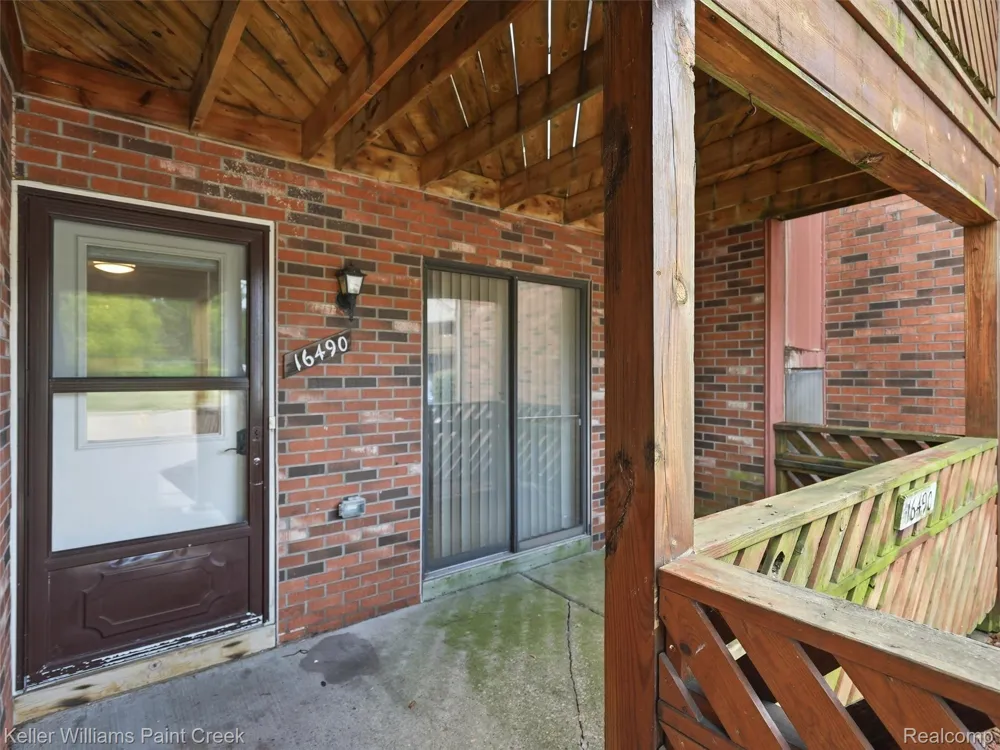 16490 Clarkson Drive #55 Fraser City, MI 48026