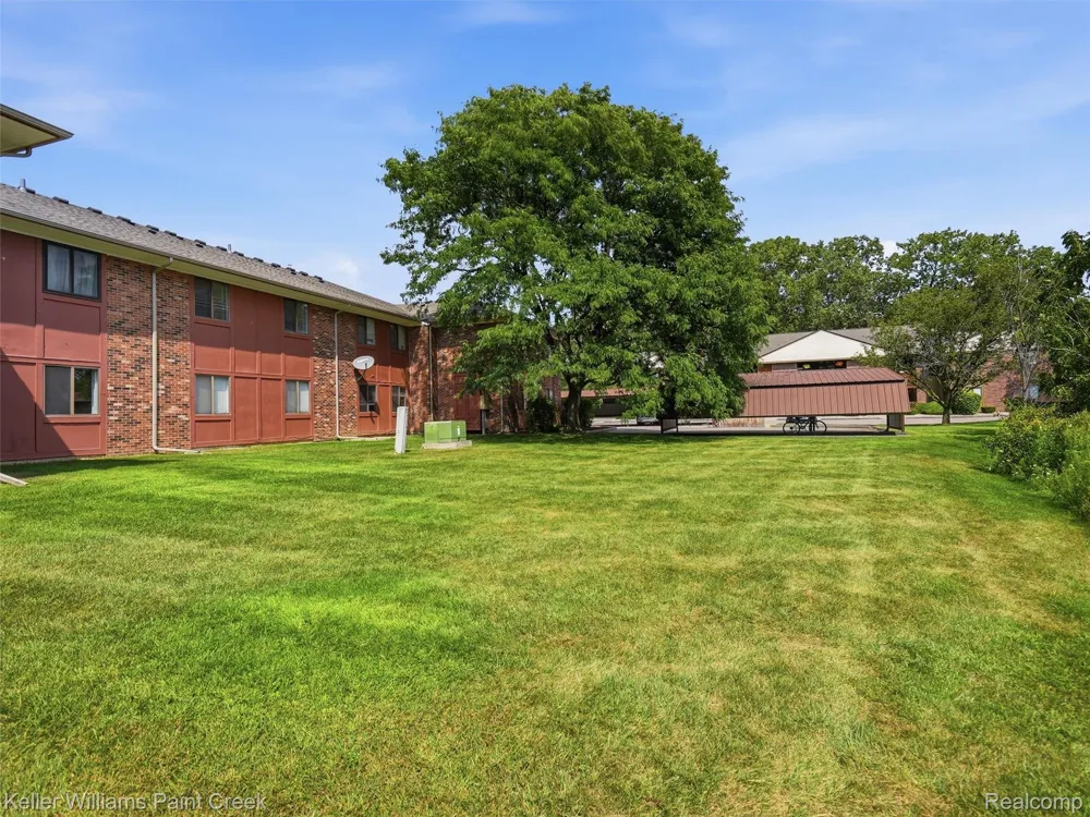 16490 Clarkson Drive #55 Fraser City, MI 48026