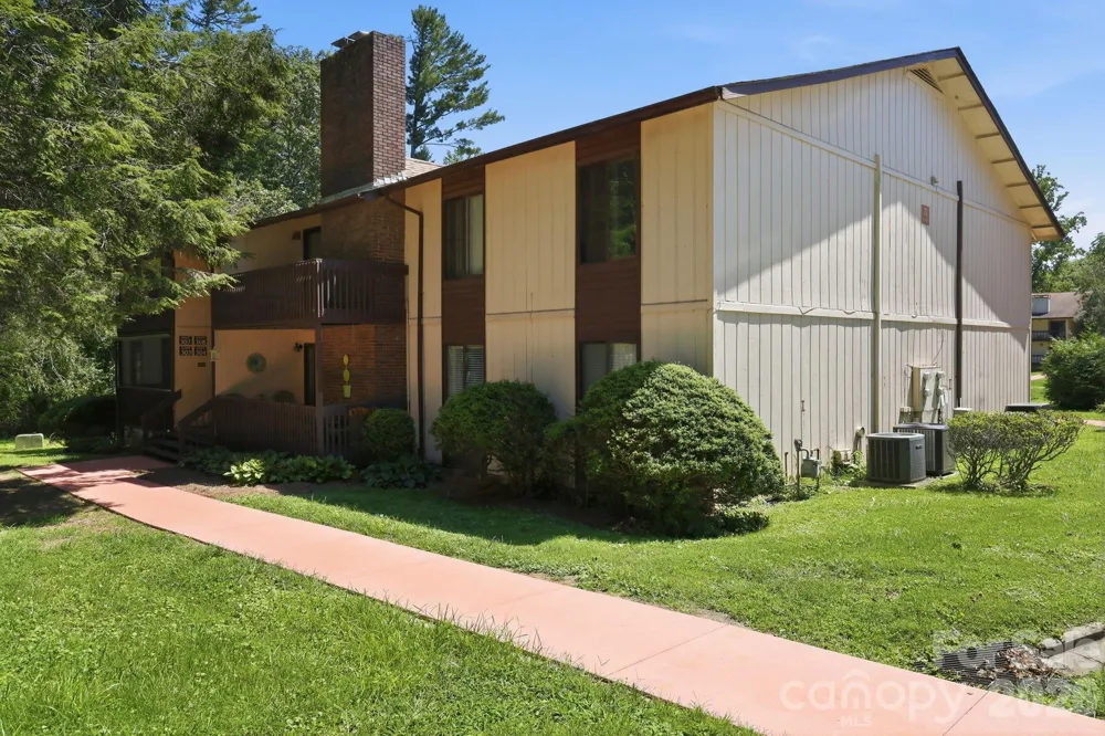 71 Shepard Square #303 Brevard, NC 28712