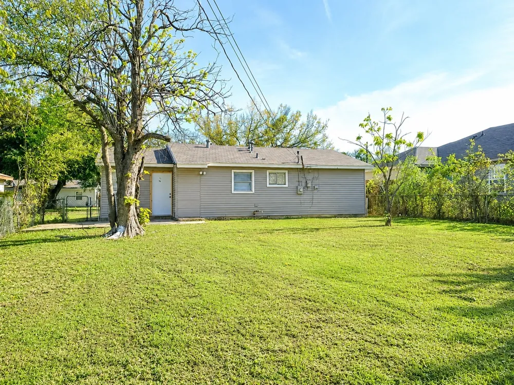 3735 Stateoak Drive Dallas, TX 75241