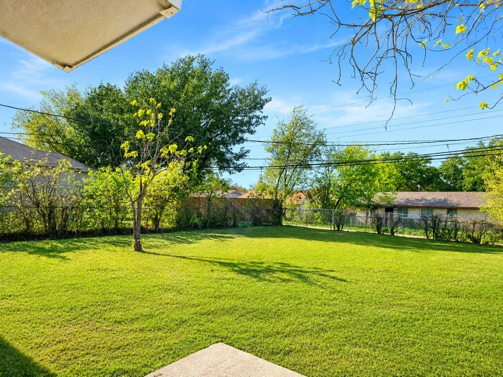 3735 Stateoak Drive Dallas, TX 75241