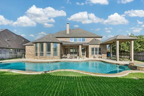 2303 Draycutt Drive