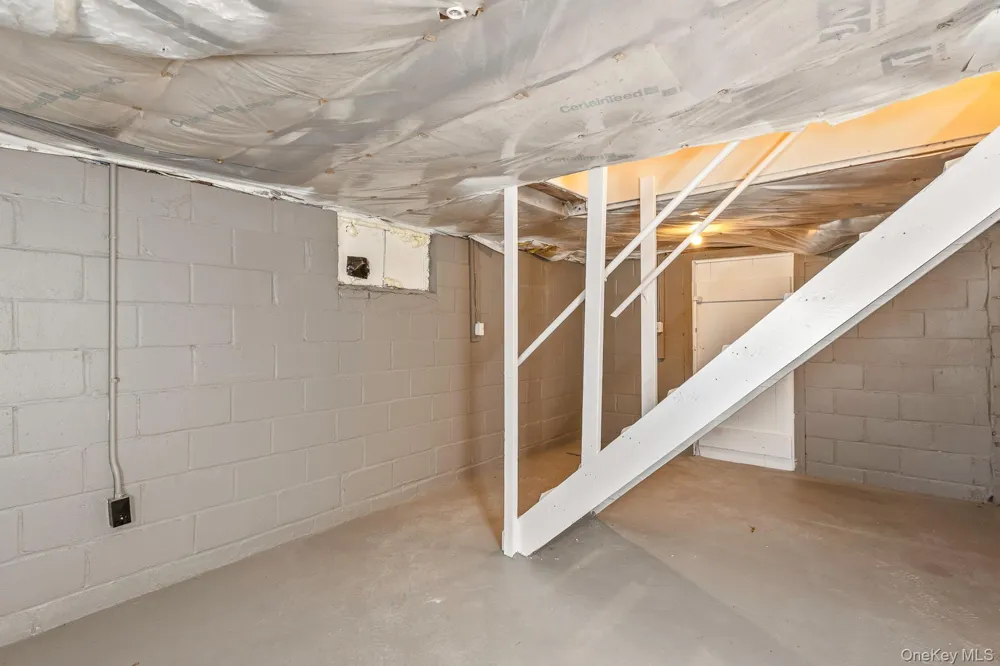 860 Flanders Road Flanders, NY 11901
