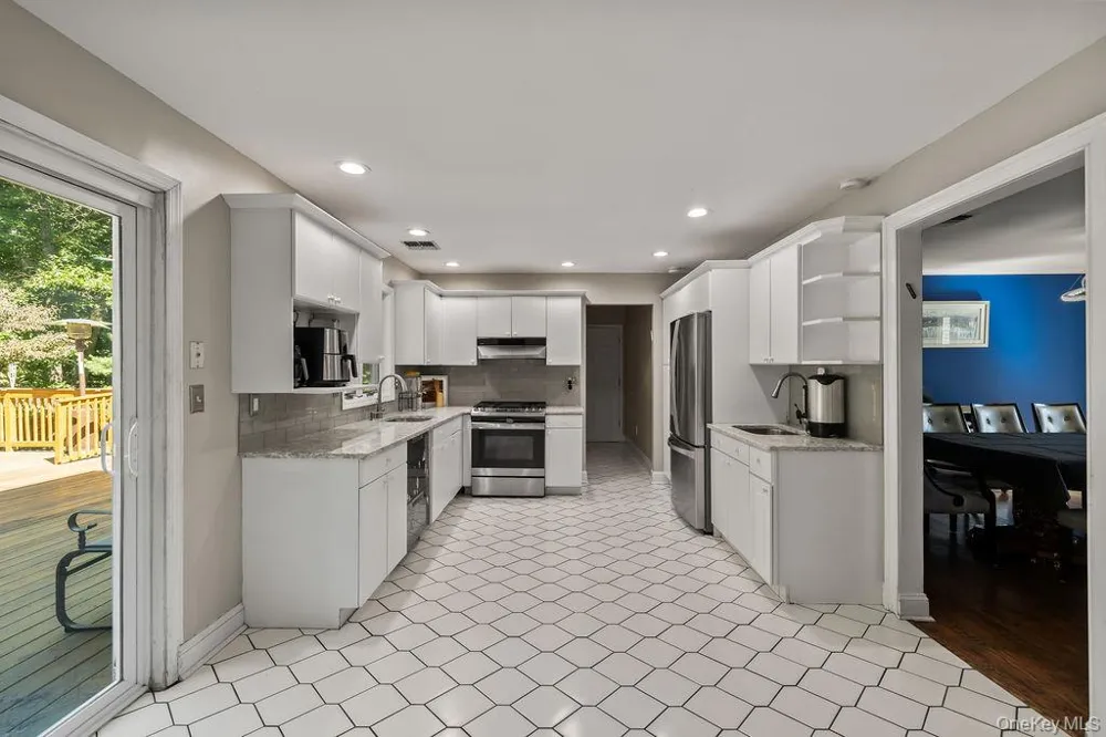 15 Parkside Court Pomona, NY 10970